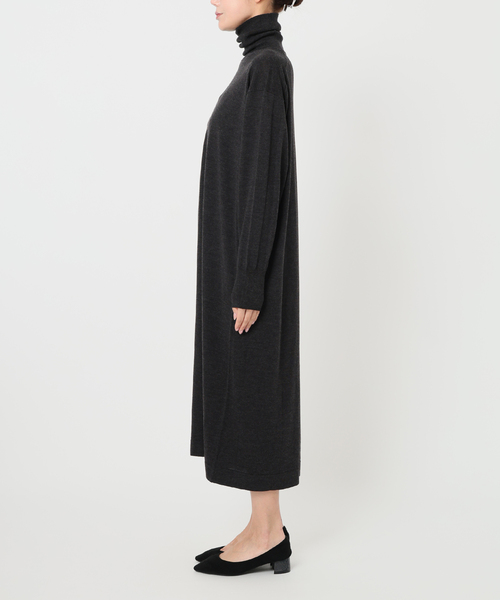 VERMEIL par iena(ヴェルメイユパーイエナ)の「GLOW wool knit ワンピース(ワンピース・レディース・チャコールグレー/グレー・FREE)」の15枚目の写真