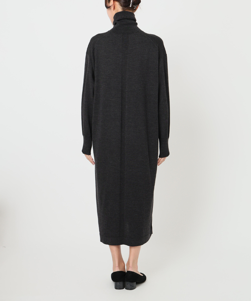 VERMEIL par iena(ヴェルメイユパーイエナ)の「GLOW wool knit ワンピース(ワンピース・レディース・チャコールグレー/グレー・FREE)」の16枚目の写真