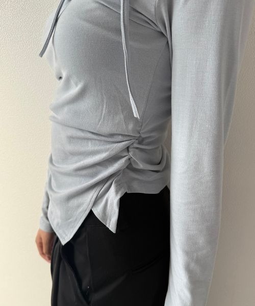 Geeong(ジーオン)の「【ZOZO限定】サイドシャーリング カットソー(Tシャツ/カットソー・レディース・アイボリー/ライトブルー/ブラック・FREE)」の17枚目の写真