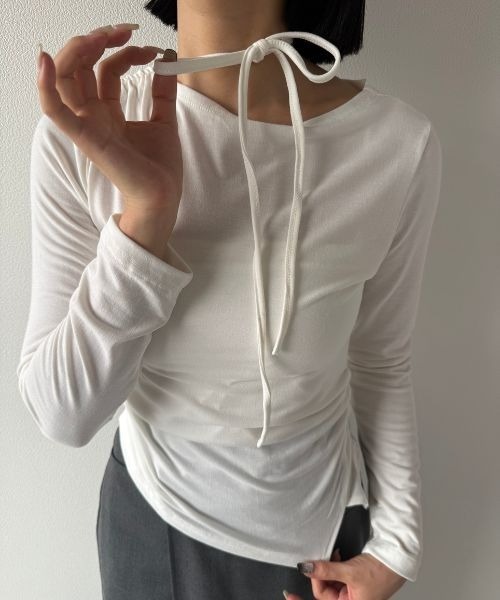 Geeong(ジーオン)の「【ZOZO限定】サイドシャーリング カットソー(Tシャツ/カットソー・レディース・アイボリー/ライトブルー/ブラック・FREE)」の5枚目の写真