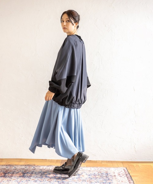 OSMOSIS（オズモーシス）の「ドルマンギャザーブルゾン（ブルゾン・レディース・グレー系その他/ブラック/ベージュ系その他2/ベージュ系その他・ONE SIZE）」の7枚目の写真