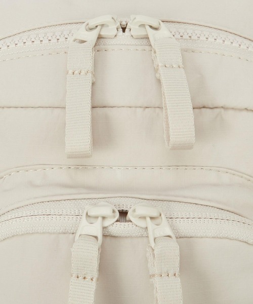 THE NORTH FACE(ザノースフェイス)の「【韓国限定・日本未入荷】THE NORTH FACE URBAN ONE WAY / ノースフェイス アーバンワンウェイ コンパクトボディバッグ(ボディバッグ/ウエストポーチ・メンズ・サンドベージュ/ブラック・FREE)」の13枚目の写真