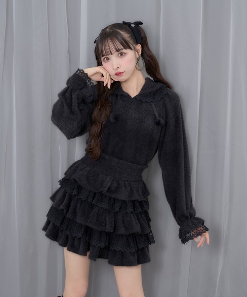 Honey Cinnamon(ハニーシナモン)の「フリルフードトップス(ニット/セーター・レディース・ホワイト/ブラック・FREE)」の2枚目の写真