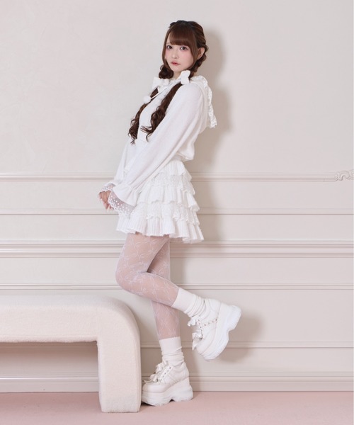 Honey Cinnamon(ハニーシナモン)の「フリルフードトップス(ニット/セーター・レディース・ホワイト/ブラック・FREE)」の5枚目の写真