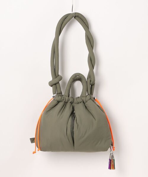 cheek(BAG)(チーク)の「puff kinchaku 2way tote / 中綿入り ショルダーバッグ(ショルダーバッグ・レディース・パープル/イエロー/グレー/ブラック/カーキ・FREE)」の4枚目の写真