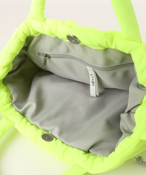 cheek(BAG)(チーク)の「puff kinchaku 2way tote / 中綿入り ショルダーバッグ(ショルダーバッグ・レディース・パープル/イエロー/グレー/ブラック/カーキ・FREE)」の16枚目の写真