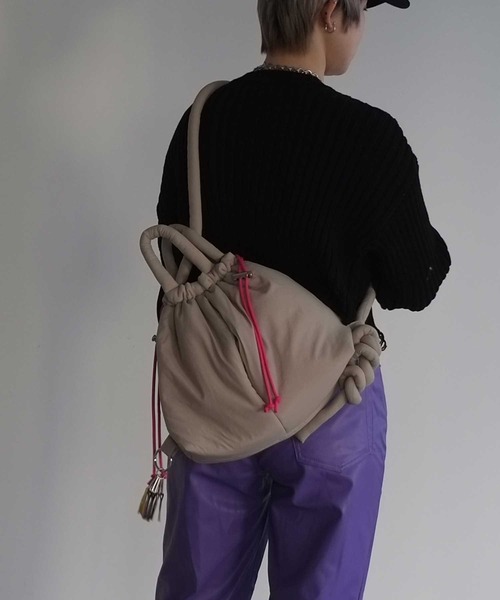 cheek(BAG)(チーク)の「puff kinchaku 2way tote / 中綿入り ショルダーバッグ(ショルダーバッグ・レディース・パープル/イエロー/グレー/ブラック/カーキ・FREE)」の3枚目の写真