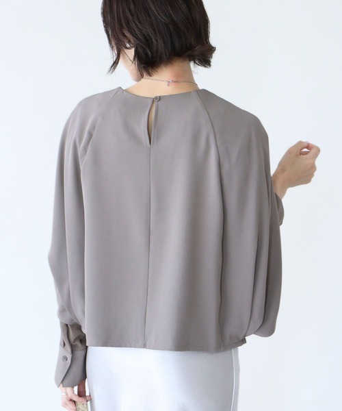 Ehre style（エーレスタイル）の「会食や通勤に 控えめ映え服 ケープ袖ブラウス（シャツ/ブラウス・レディース・ブラック/グレー/ベージュ・FREE）」の19枚目の写真
