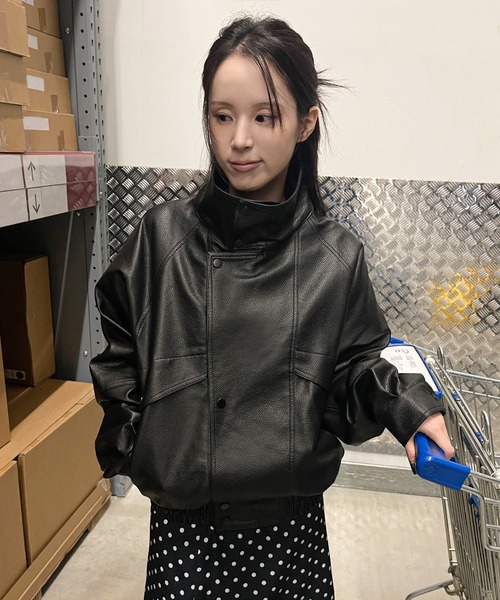 UNE MANSION（ユヌマンション）の「ユニークポイントハイネックオーバーサイズファネルジャケット（テーラードジャケット・レディース・アイボリー/ブラック・FREE）」の4枚目の写真