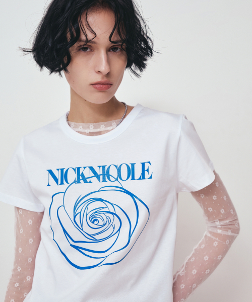 NICK&NICOLE(ニックアンドニコール)の「ROSE SIGNATURE CROP TOP_WHITE BLUE(Tシャツ/カットソー・レディース・その他・FREE)」の2枚目の写真