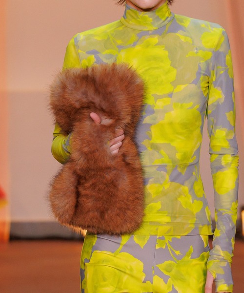 MSGM（エムエスジーエム）の「ローズプリント テクノメッシュトップス（シャツ/ブラウス・レディース・イエロー×グレー・42）」の2枚目の写真