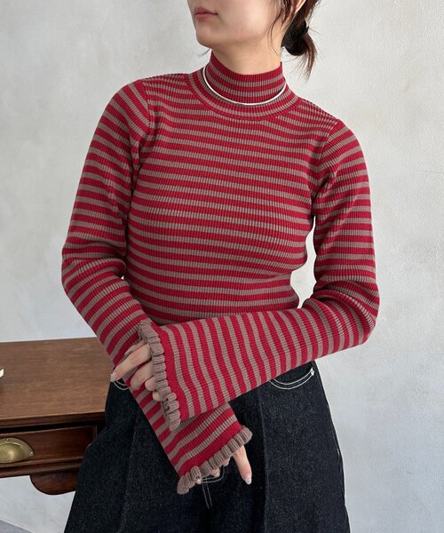 Thevon（ゼボン）の「袖フリルフレアスリーブハイネックニット（ニット/セーター・レディース・レッド/アイボリー/ブラック・FREE）」の3枚目の写真