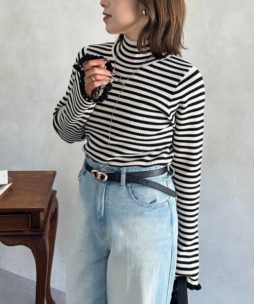 Thevon（ゼボン）の「袖フリルフレアスリーブハイネックニット（ニット/セーター・レディース・レッド/アイボリー/ブラック・FREE）」の5枚目の写真