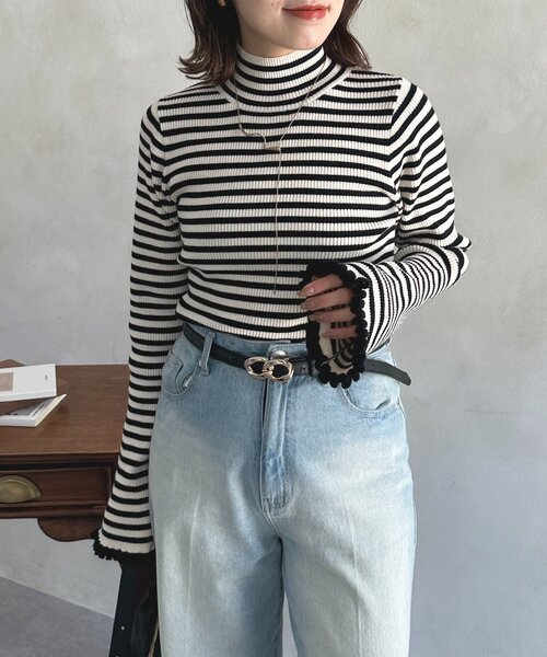 Thevon（ゼボン）の「袖フリルフレアスリーブハイネックニット（ニット/セーター・レディース・レッド/アイボリー/ブラック・FREE）」の8枚目の写真