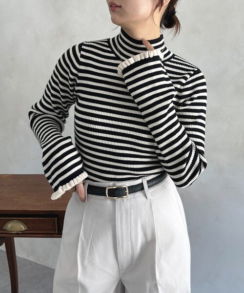 Thevon（ゼボン）の「袖フリルフレアスリーブハイネックニット（ニット/セーター・レディース・レッド/アイボリー/ブラック・FREE）」の11枚目の写真