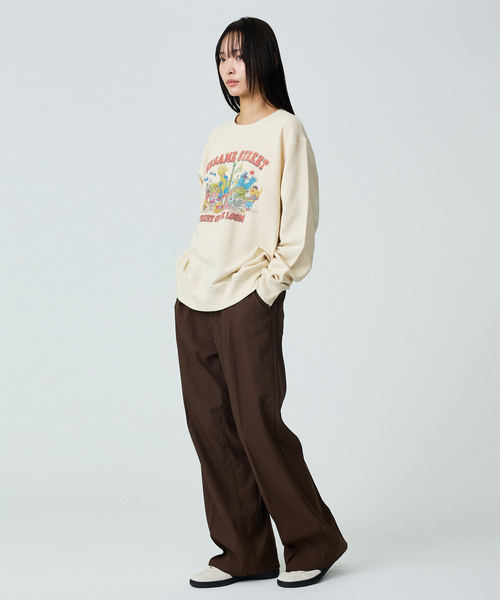 FRUIT OF THE LOOM(フルーツオブザルーム)の「【FRUIT OF THE LOOM/フルーツ オブ ザ ルーム】【コラボ】SESAMISTREET×FTL ロングスリーブ甘編み裏毛(Tシャツ/カットソー・レディース・アイボリー/ブルー/グレー/ブラック・フリー)」の5枚目の写真
