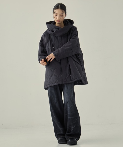 VACHEMENT（ヴァシュモン）の「【VACHEMENT/ヴァシュモン】リサイクル60/40クロスキルティング モッズコート（その他アウター・レディース・ダークグレー/ブラック・FREE）」の4枚目の写真