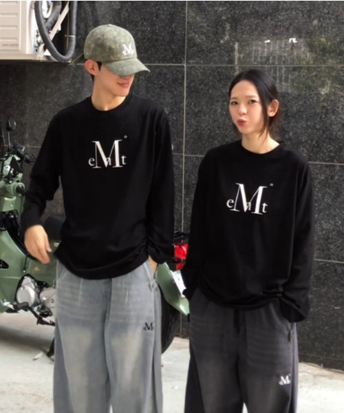 MUCENT(ムセント)の「メインシンボルシグネチャーロゴロングスリーブ(2カラー、男女共用)(Tシャツ/カットソー・レディース・ホワイト/ブラック・FREE)」の2枚目の写真