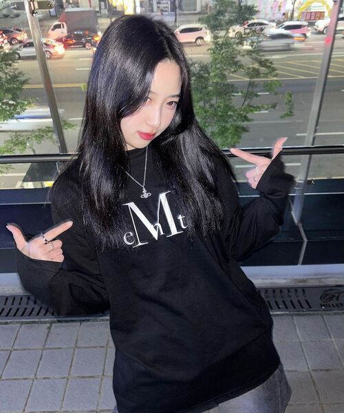 MUCENT(ムセント)の「メインシンボルシグネチャーロゴロングスリーブ(2カラー、男女共用)(Tシャツ/カットソー・レディース・ホワイト/ブラック・FREE)」の14枚目の写真
