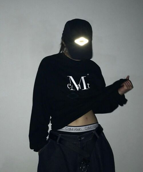 MUCENT(ムセント)の「メインシンボルシグネチャーロゴロングスリーブ(2カラー、男女共用)(Tシャツ/カットソー・レディース・ホワイト/ブラック・FREE)」の11枚目の写真