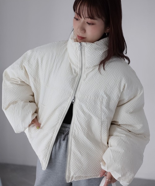 Riberry（リベリー）の「チェックサッカースタンドカラーショートダウン（ダウンジャケット/コート・レディース・ベージュ/ブラウン/アイボリー/ブラック・FREE）」の2枚目の写真