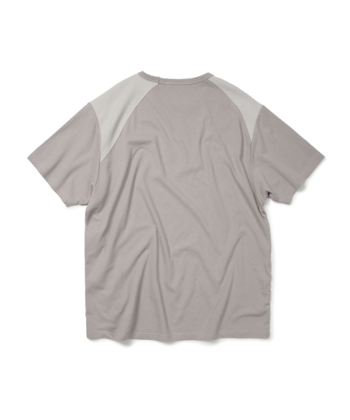 ETCE(イーティーシーイー)の「MIXED PANEL T-SHIRT (LIGHT GRAY)(Tシャツ/カットソー・メンズ・その他・MEDIUM/LARGE/X-LARGE)」の2枚目の写真