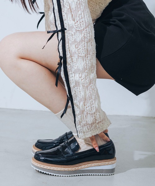 EVOL(イーボル)の「【美脚効果・22.0-25.0cm展開】厚底プラットフォームローファー JA5921(ローファー・レディース・ブラック/アイボリー/シルバー・22.0cm/22.5cm/23.0cm/23.5cm/24.0cm/24.5cm/25.0cm)」の4枚目の写真