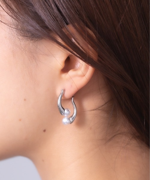TONE SELECT GOODS(トーンセレクトグッズ)の「【Peony/ピオニー】/ステンレス アクリルパール クロスピアス 0.8mm(ピアス(両耳用)・レディース・ゴールド/シルバー・FREE)」の7枚目の写真