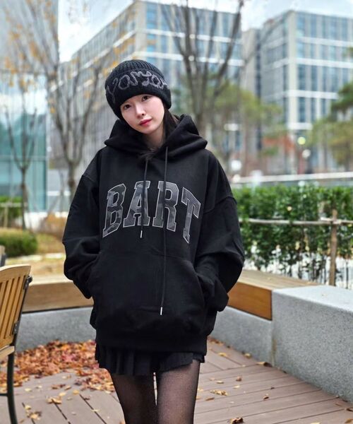 BATTRACT(バトラクト)の「BART カモ刺繍ロゴフードパーカー(パーカー・メンズ・ブラック・LARGE/MEDIUM)」の2枚目の写真