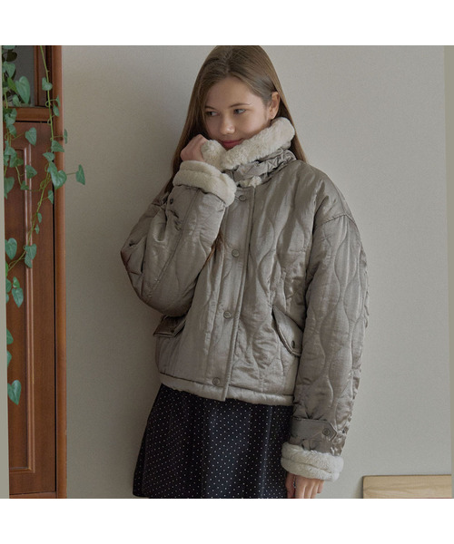 AVANT-G(アバン)の「Wave Quilting Short Padding - KHAKI(ダウンジャケット/コート・レディース・カーキ/ブラック・FREE)」の1枚目の写真
