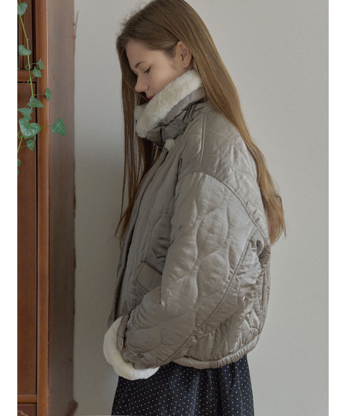 AVANT-G(アバン)の「Wave Quilting Short Padding - KHAKI(ダウンジャケット/コート・レディース・カーキ/ブラック・FREE)」の9枚目の写真