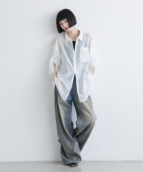 Lui's(ルイス)の「切替デザインワイドデニムパンツ(デニムパンツ・レディース・インディゴブルー/ブラック/ブルー・36/38)」の4枚目の写真