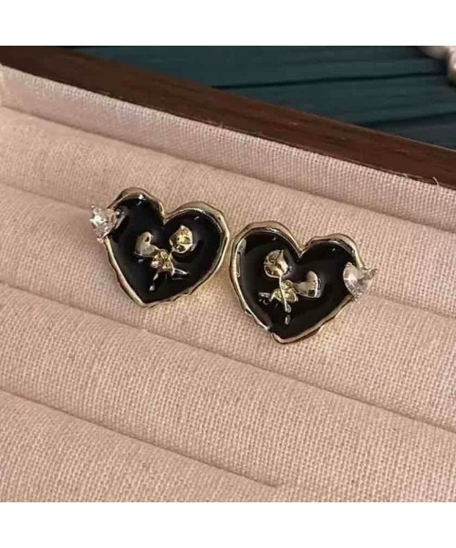 tone(トーン)の「【88eighty-eight】ブラックハート薔薇アンティークピアス【import】(MA)(ピアス(両耳用)・レディース・ブラック・FREE)」の2枚目の写真