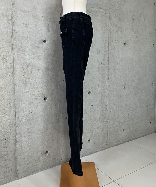 GLAMOROUS JANE（グラマラスジェーン）の「ローウエストデニムフレアパンツ（デニムパンツ・レディース・ブラック/ブルー・L/M）」の4枚目の写真