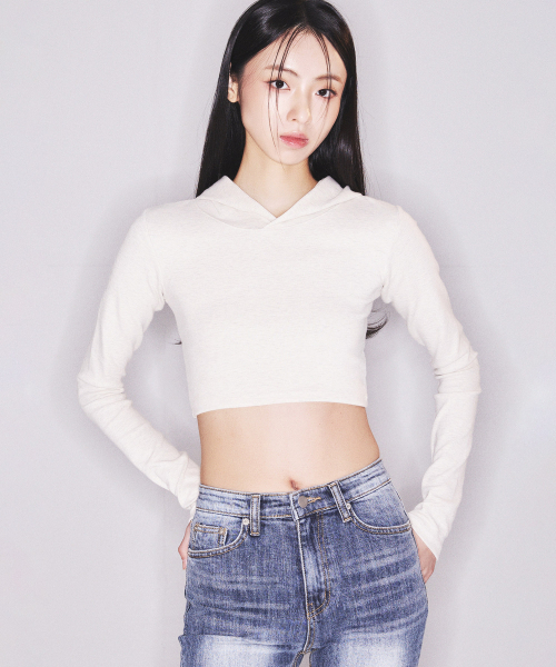 A.R.U（エイアールユー）の「SLIM HOOD CROP TOP（パーカー・レディース・ブラック/レッド/ピンク/アイボリー/オートミール・SMALL/MEDIUM）」の6枚目の写真