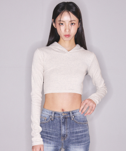 A.R.U（エイアールユー）の「SLIM HOOD CROP TOP（パーカー・レディース・ブラック/レッド/ピンク/アイボリー/オートミール・SMALL/MEDIUM）」の8枚目の写真