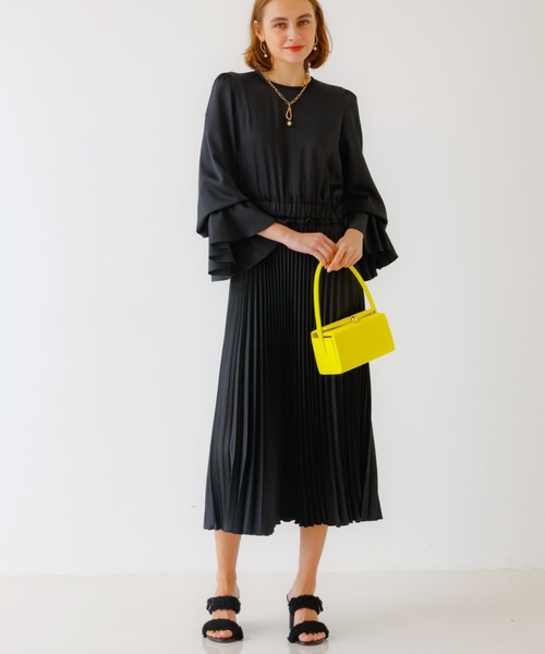 DESIGNWORKS(デザインワークス)の「サテンプリーツドレス(ワンピース・レディース・ブラック・38)」の1枚目の写真