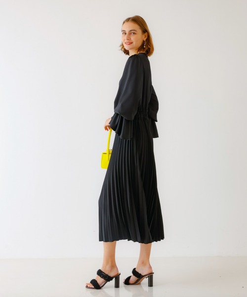 DESIGNWORKS(デザインワークス)の「サテンプリーツドレス(ワンピース・レディース・ブラック・38)」の6枚目の写真
