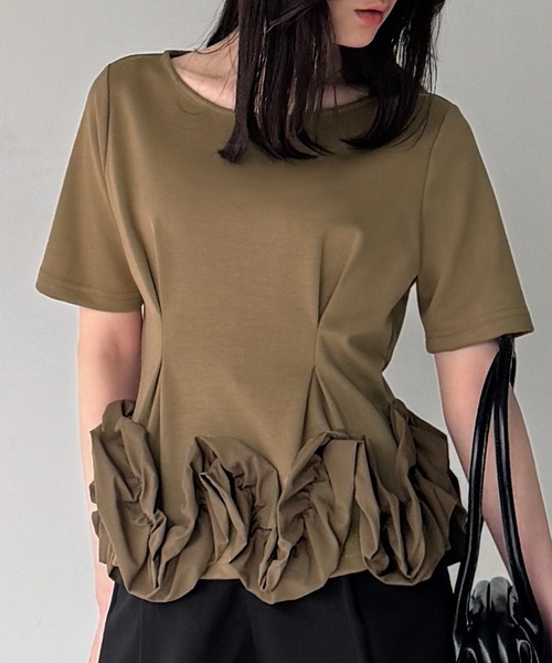 junoah(ジュノア)の「フリル半袖トップス(Tシャツ/カットソー・レディース・ダークベージュ/アイボリー/ブラック・LARGE/MEDIUM/SMALL)」の3枚目の写真