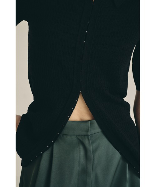 RIM.ARK(リムアーク)の「Hook design fit tops ホックデザインフィットトップス(ニット/セーター・レディース・ブラック/アイボリー/ブルー/グレー・FREE)」の15枚目の写真