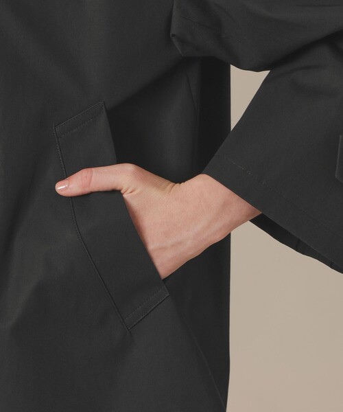 MACKINTOSH LONDON（マッキントッシュ ロンドン）の「【婦人画報4月号掲載】【ROSLEY/ロズリー】ウエザーコットンノーカラーショートコート（ノーカラーコート・レディース・ブルー系その他4/ブラック/ベージュ・38）」の11枚目の写真