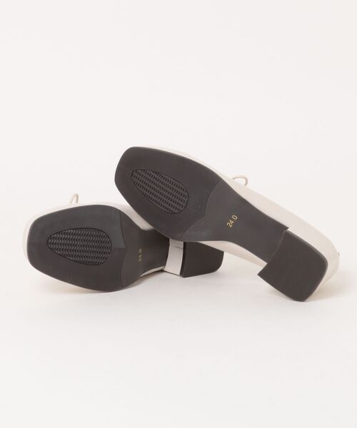 la farfa SHOES(ラ・ファーファ シューズ)の「la farfa shoes リボンストラップ モカパンプス(パンプス・レディース・アイボリー/ブラック・24.5cm/26.5cm/26.0cm/25.5cm/25.0cm/24.0cm/23.5cm)」の4枚目の写真