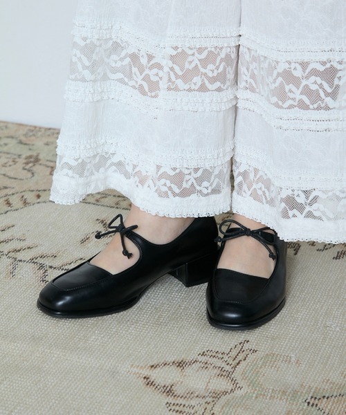 la farfa SHOES(ラ・ファーファ シューズ)の「la farfa shoes リボンストラップ モカパンプス(パンプス・レディース・アイボリー/ブラック・24.5cm/26.5cm/26.0cm/25.5cm/25.0cm/24.0cm/23.5cm)」の2枚目の写真