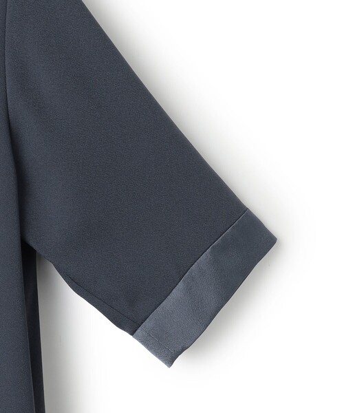 ICB（アイシービー）の「FluidBackSatin シャツワンピース（ワンピース・レディース・グレー系/ブラック系・46/44/42）」の15枚目の写真