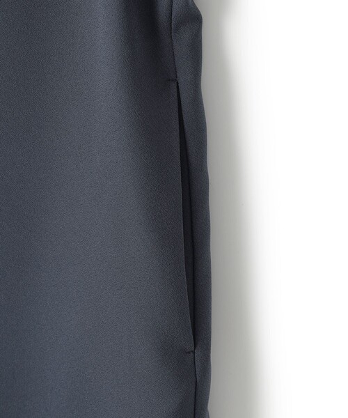 ICB（アイシービー）の「FluidBackSatin シャツワンピース（ワンピース・レディース・グレー系/ブラック系・46/44/42）」の20枚目の写真