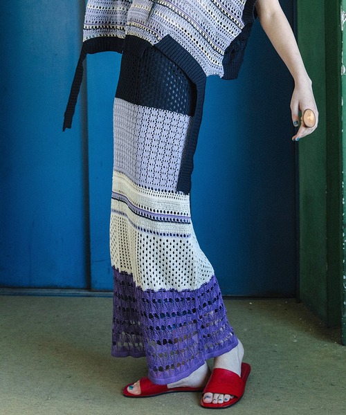 AULA AILA（アウラアイラ）の「【セットアップ着用可】オープンワークニットスカート（スカート・レディース・ブルー/ブラック/パープル・0）」の3枚目の写真