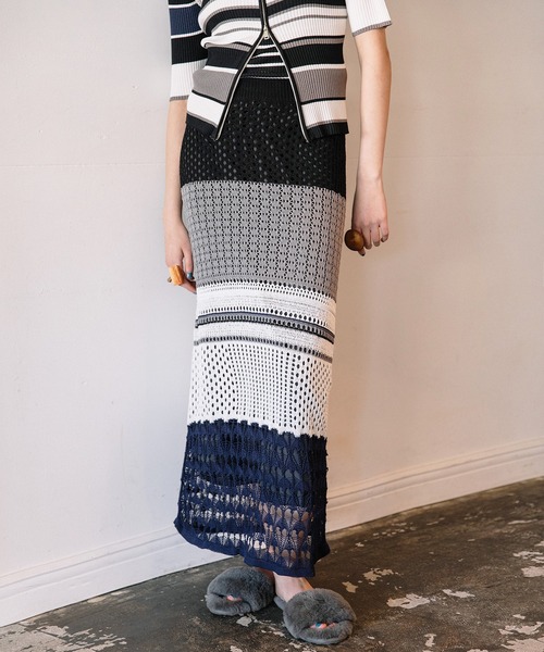 AULA AILA（アウラアイラ）の「【セットアップ着用可】オープンワークニットスカート（スカート・レディース・ブルー/ブラック/パープル・0）」の2枚目の写真