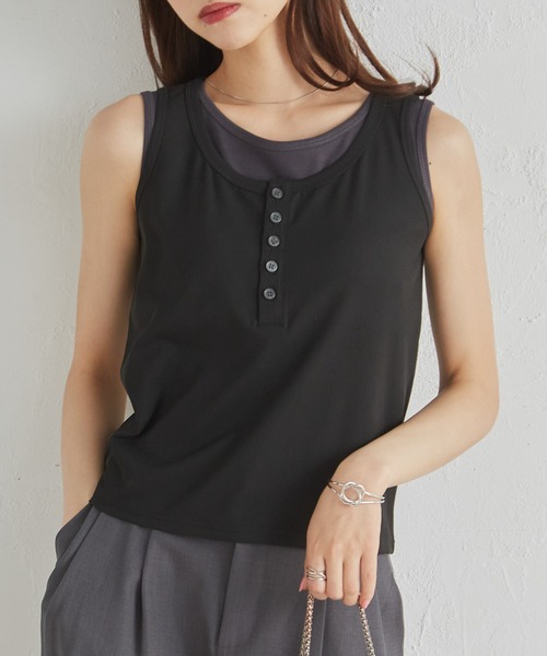 RANAN（ラナン）の「【接触冷感機能付き！】カップ付きレイヤードヘンリーネックタンク（タンクトップ・レディース・ブラック/コーラル/ネイビー/ブラウン・LL/S/M/L）」の2枚目の写真