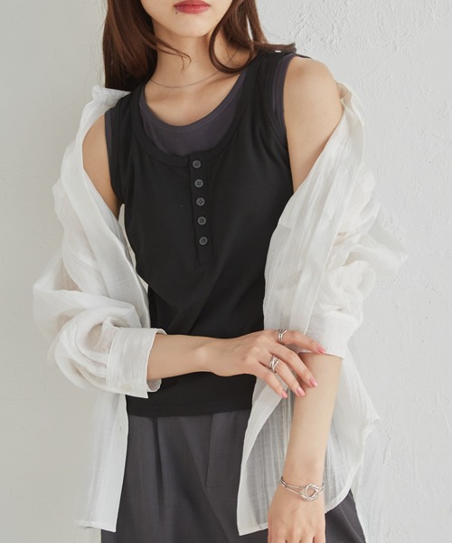 RANAN（ラナン）の「【接触冷感機能付き！】カップ付きレイヤードヘンリーネックタンク（タンクトップ・レディース・ブラック/コーラル/ネイビー/ブラウン・LL/S/M/L）」の8枚目の写真