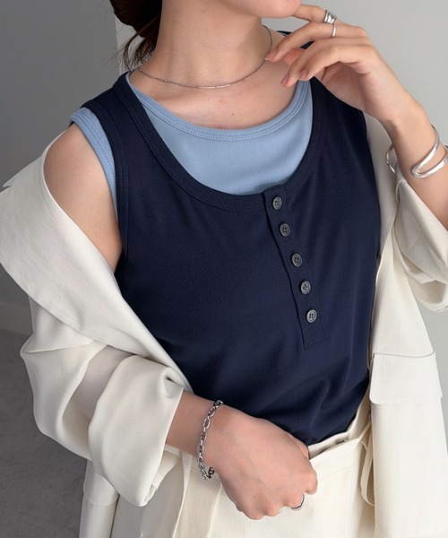 RANAN(ラナン)の「【接触冷感】カップ付きレイヤードヘンリーネックタンク(タンクトップ・レディース・ブラック/コーラル/ネイビー/ブラウン・LL/S/M/L)」の12枚目の写真